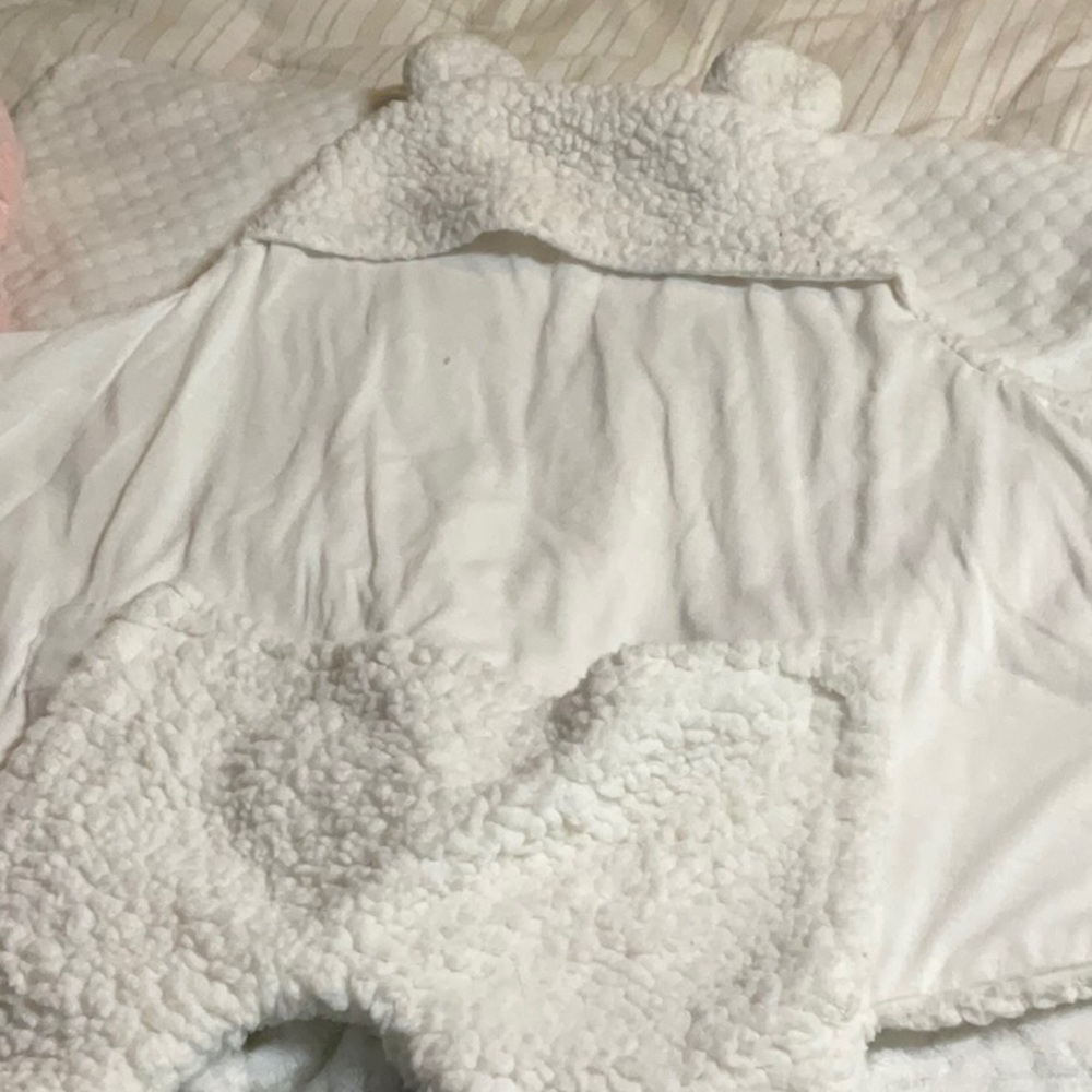 Source Unknown White Fleece Baby Blanket